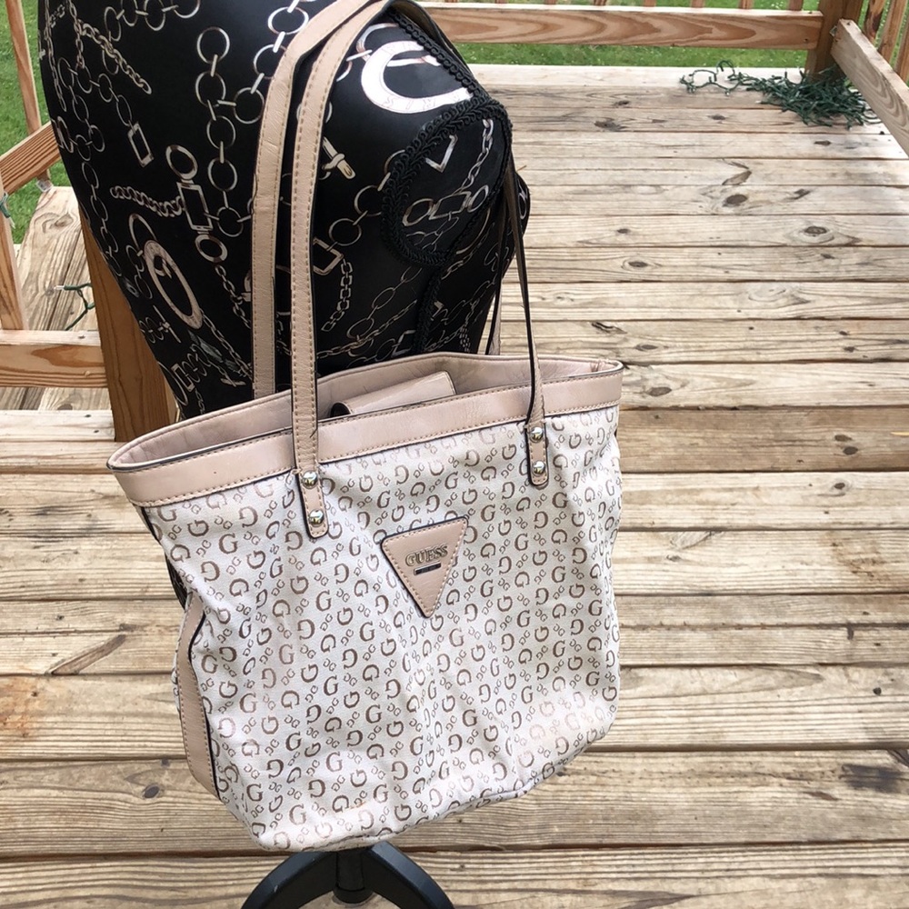 GUESS purse - Picture 2 of 6